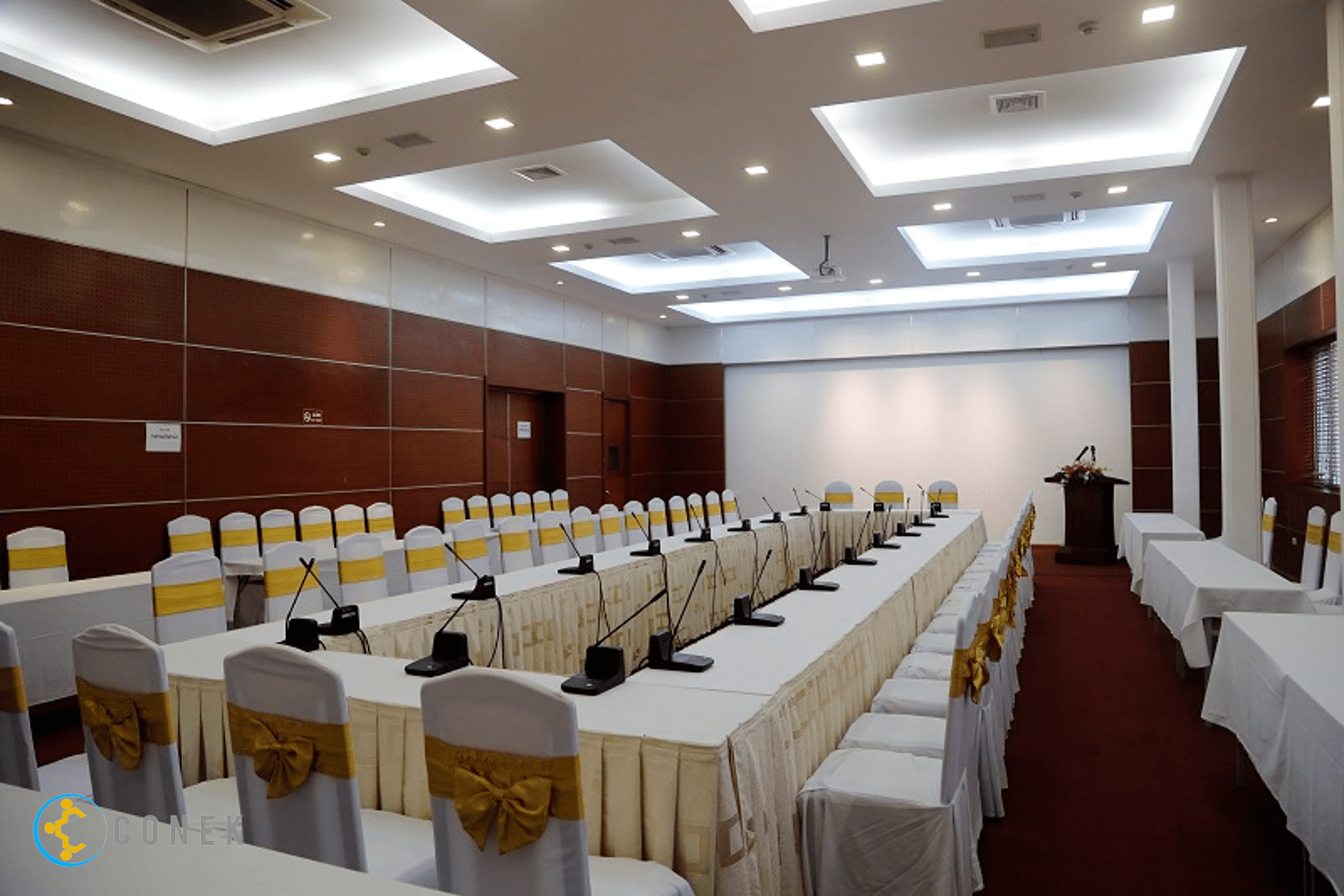 Phòng họp tại khách sạn Trần Hưng Đạo